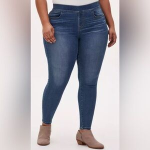 #1984 - Torrid Lean Jean Skinny Super Soft High-Rise Jean Seafloor Medium Wash